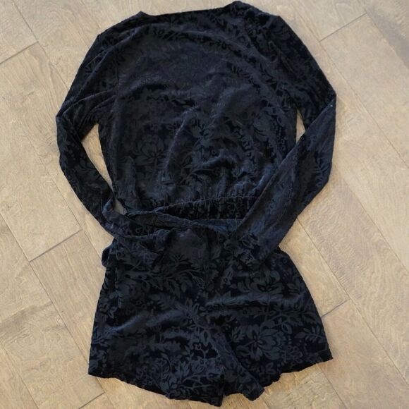 Anthropologie Saylor The Rebecca Velvet BurntoutFloral Belted V-neck Romper SZ S - Picture 5 of 8